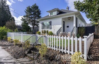 8131 SE 16th Ave in Portland, OR - Building Photo - Building Photo