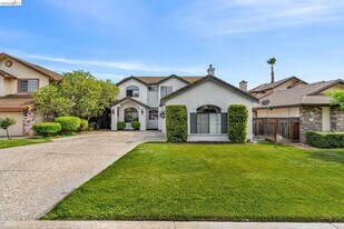 5640 Edgeview Dr in Discovery Bay, CA - Building Photo
