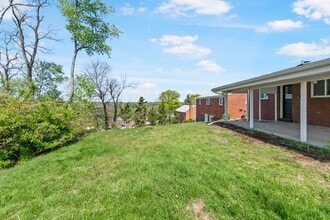 1426 Magnolia Dr in Pittsburgh, PA - Building Photo - Building Photo