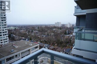 25-2025 Holly St in Toronto, ON - Building Photo - Building Photo