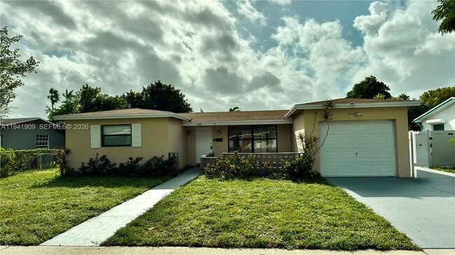 6586 NW 4th St in Margate, FL - Foto de edificio - Building Photo