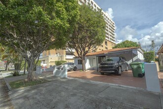2675 SW 24th Ter in Miami, FL - Building Photo - Building Photo