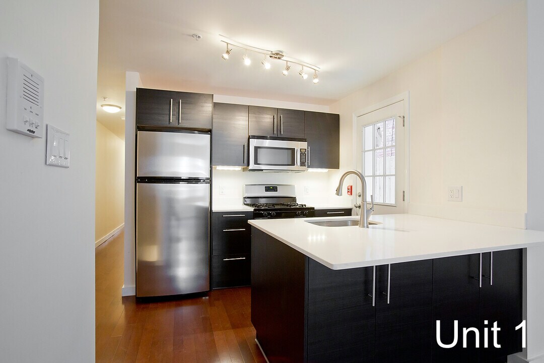 802 N 16th St, Unit A in Philadelphia, PA - Building Photo