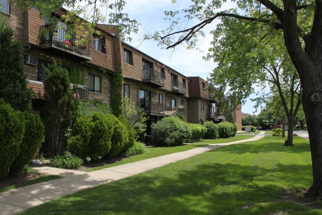 Salem Walk Apartments Northbrook, IL Apartments