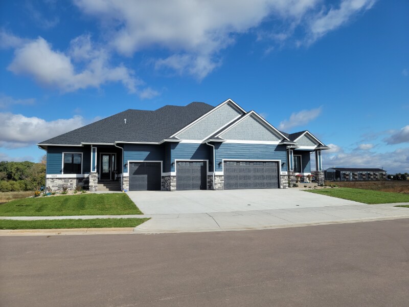 5508 W Vision Cir in Sioux Falls, SD - Foto de edificio