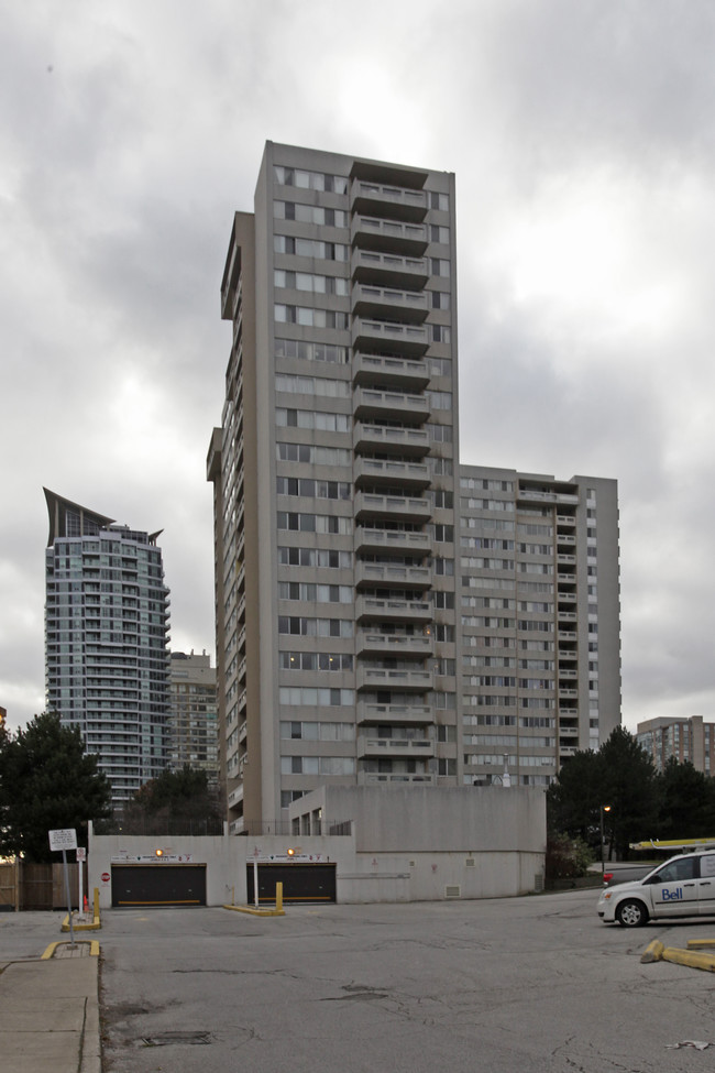 Obelisk I in Mississauga, ON - Building Photo - Building Photo