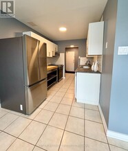 95-95 Base Line Rd W in London, ON - Building Photo - Building Photo