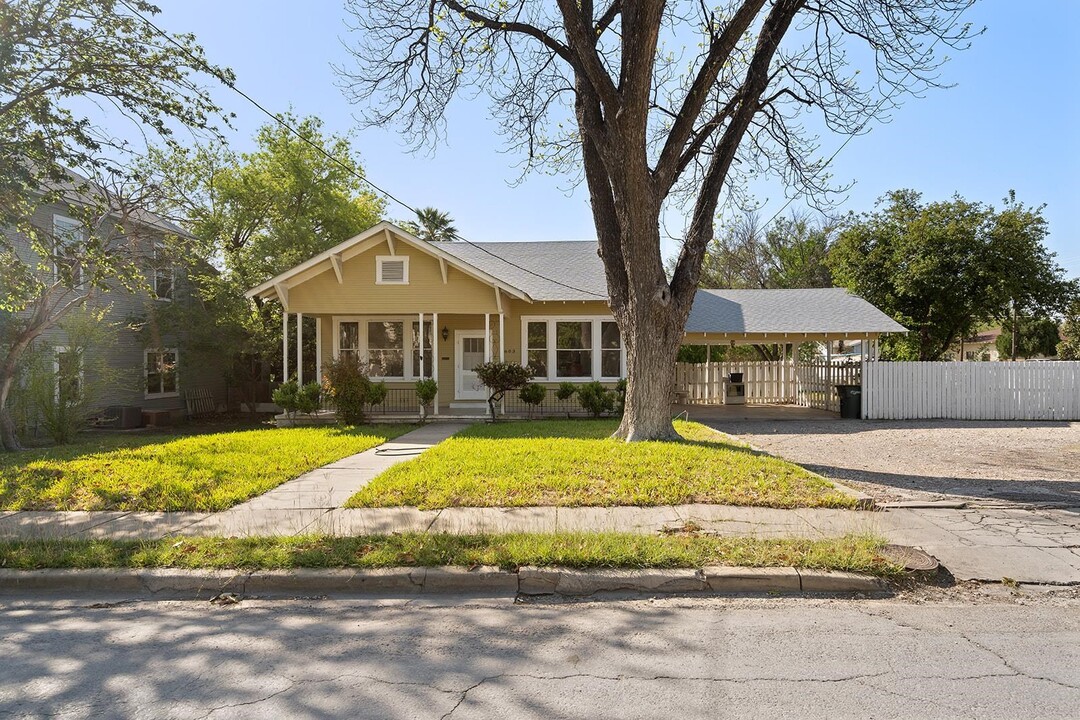 603 E Losoya St in Del Rio, TX - Foto de edificio