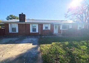 1431 Clemmons Rd in Cookeville, TN - Building Photo