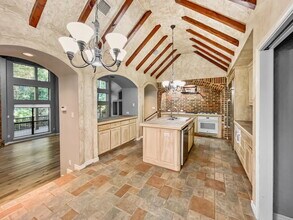 1314 Creekwood Dr in Garland, TX - Foto de edificio - Building Photo