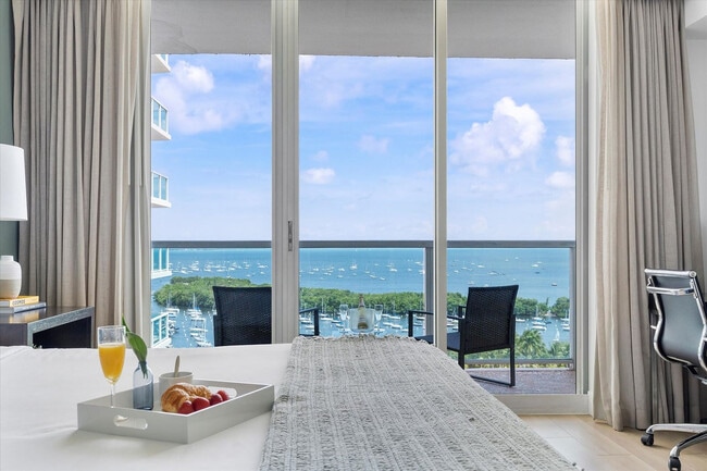 2889 McFarlane Rd in Miami, FL - Building Photo - Building Photo