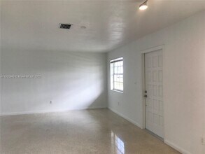 17940 NW 85th Ave in Hialeah, FL - Building Photo - Building Photo