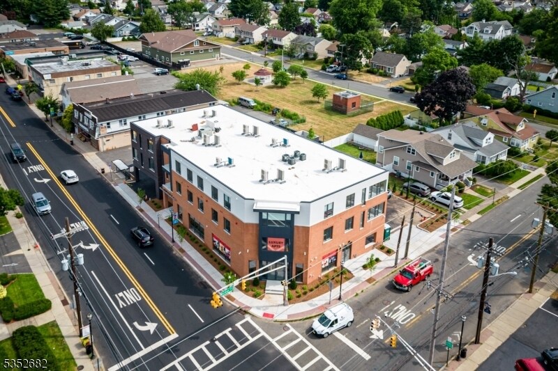 12 River Rd in Fair Lawn, NJ - Building Photo