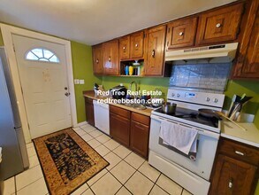 8 Gill Rd in Watertown, MA - Foto de edificio - Building Photo