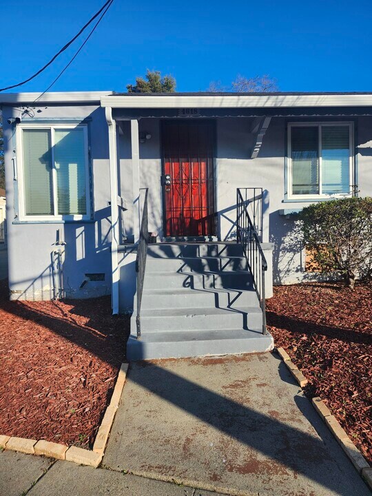 4618 MacArthur Blvd in Oakland, CA - Building Photo