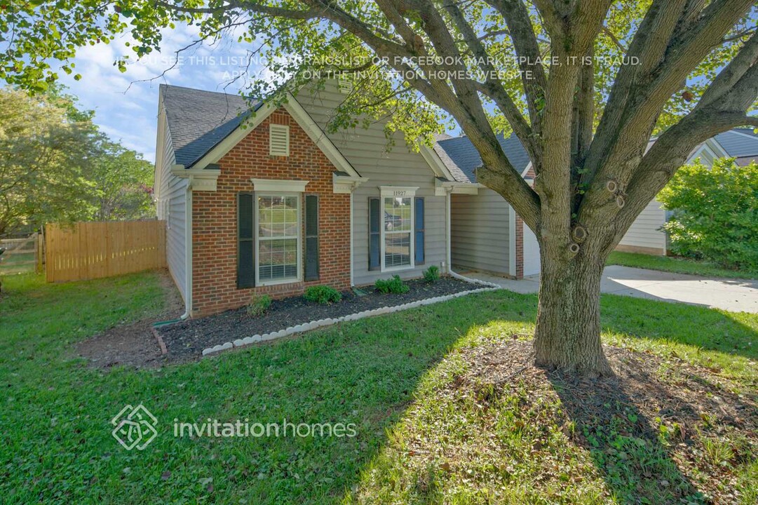 11927 Brownestone View Dr in Charlotte, NC - Building Photo