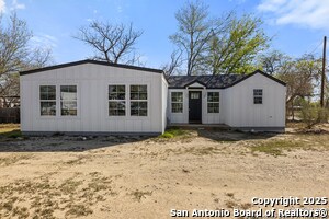 362 Ave J in Poteet, TX - Building Photo