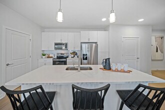 Emblem Gateway in Denver, CO - Foto de edificio - Building Photo