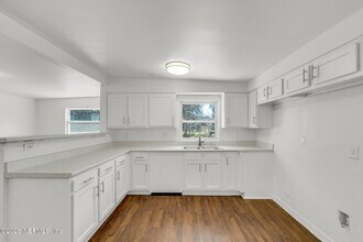 557 W 62nd St in Jacksonville, FL - Building Photo - Building Photo