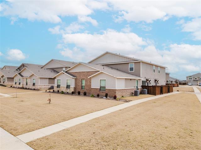 600 Fallow Dr in Venus, TX - Foto de edificio