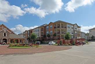 The Fountains of Conroe Apartment Homes in Conroe, TX - Building Photo - Building Photo
