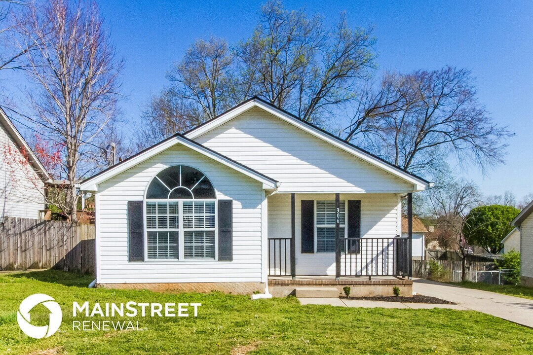 306 Cedar Park Cir in La Vergne, TN - Foto de edificio