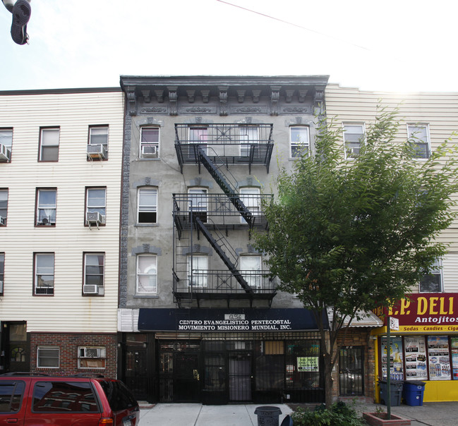 224 Manhattan Ave in Brooklyn, NY - Building Photo - Building Photo