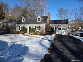 51 Glendale Rd in Stamford, CT - Building Photo