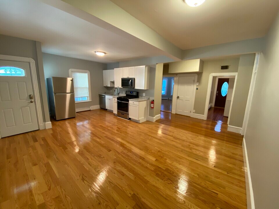 73 Hall Ave, Unit 1 in Somerville, MA - Foto de edificio