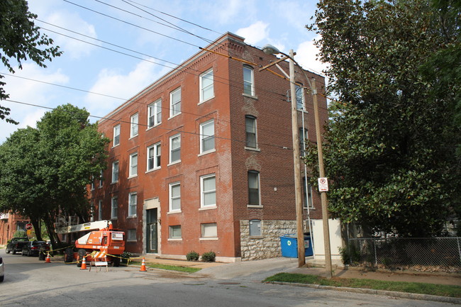 3670 Russell Blvd in St. Louis, MO - Building Photo - Building Photo