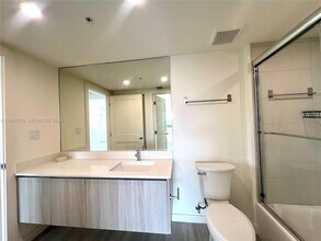 2285 SW 27th St, Unit 306 in Miami, FL - Building Photo - Building Photo