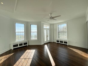 1228 E Juneau Ave, Unit 4 in Milwaukee, WI - Building Photo - Building Photo