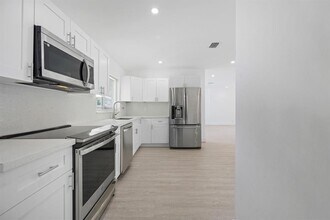 2601 Taylor St in Hollywood, FL - Building Photo - Building Photo