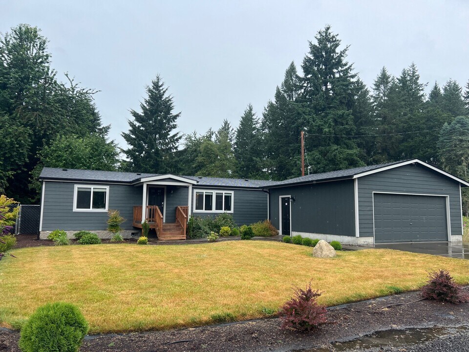 900 NW Peacock Ln in Albany, OR - Building Photo