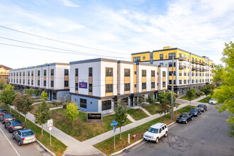 Spectrum Apartments & Townhomes in Minneapolis, MN - Foto de edificio - Building Photo