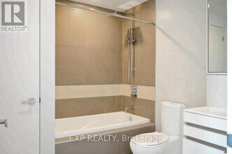 197 Yonge St in Toronto, ON - Building Photo - Building Photo