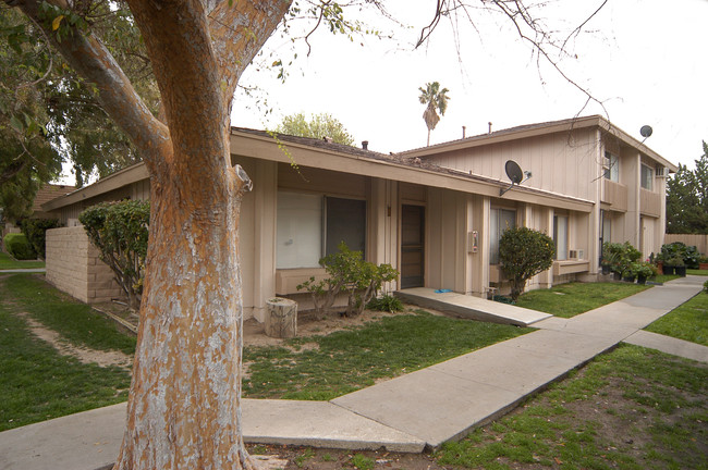 2666 E Phipps Ave in Simi Valley, CA - Building Photo - Building Photo