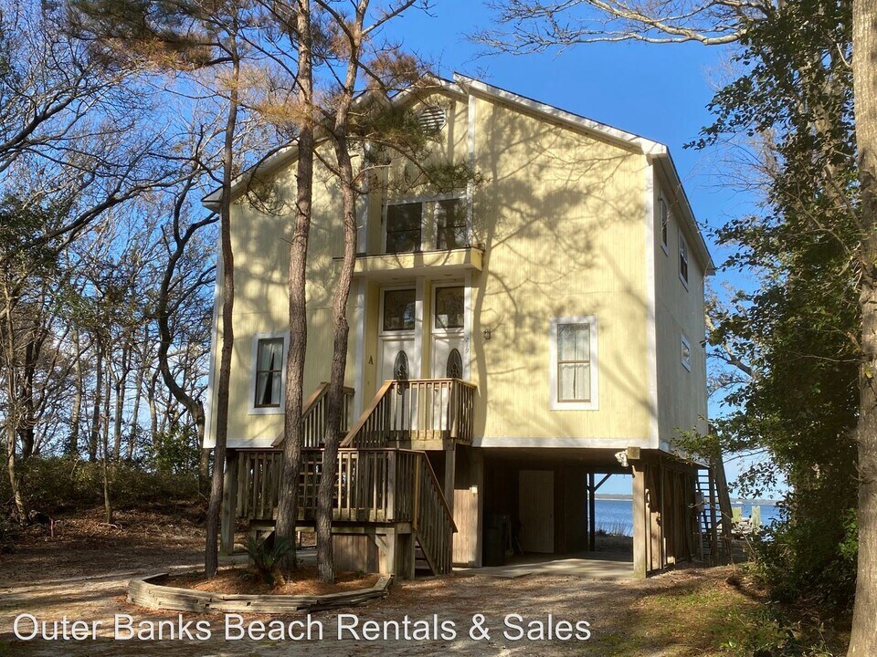 219 Kitty Hawk Bay Dr in Kill Devil Hills, NC - Building Photo