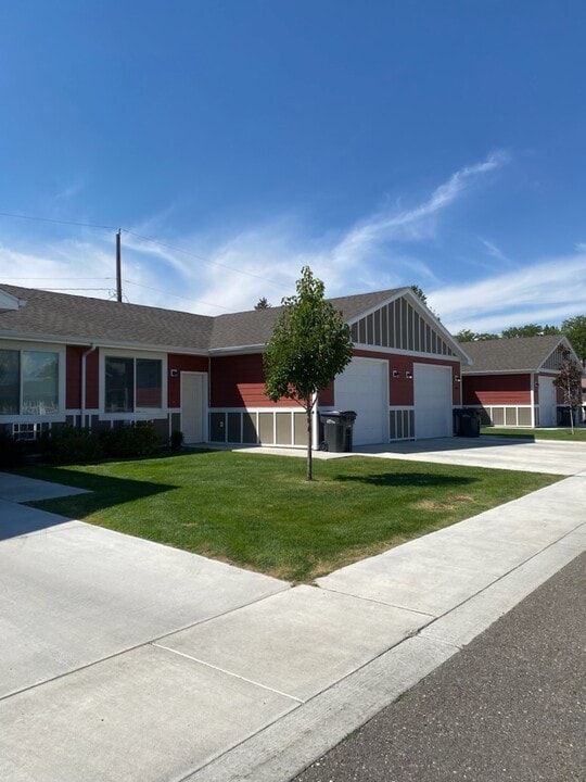 Midwest Patio Home Apartments in Idaho Falls, ID - Foto de edificio