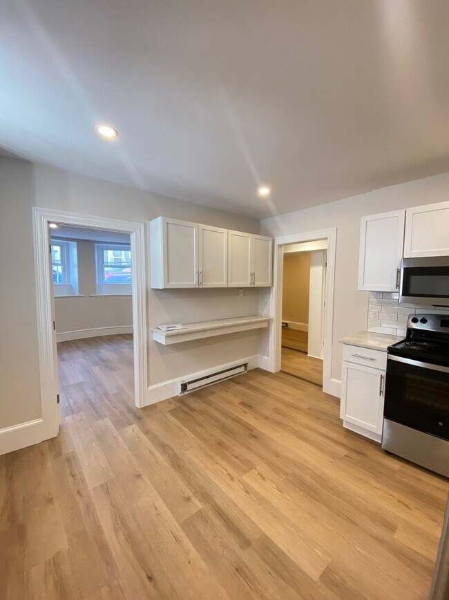 7 Kenney St, Unit 1 in Boston, MA - Foto de edificio - Building Photo