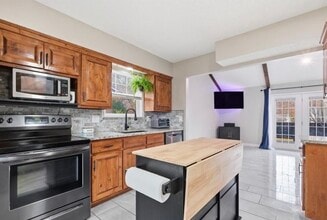 302 SE Flagstone Dr in Lee's Summit, MO - Building Photo - Building Photo