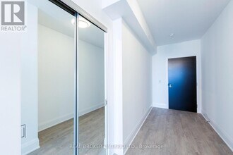 101 Erskine Ave in Toronto, ON - Building Photo - Building Photo