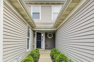 2044 Peach Tree Ln in Algonquin, IL - Building Photo - Building Photo