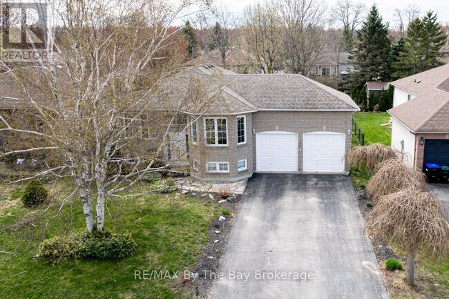 12 Acorn Crescent in Wasaga Beach, ON - Building Photo - Building Photo