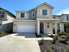 1021 W Payson Ave in Visalia, CA - Building Photo