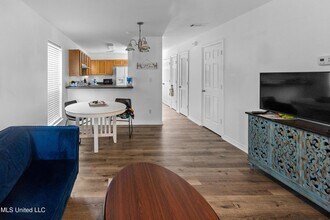 259 Benachi Ave in Biloxi, MS - Foto de edificio - Building Photo