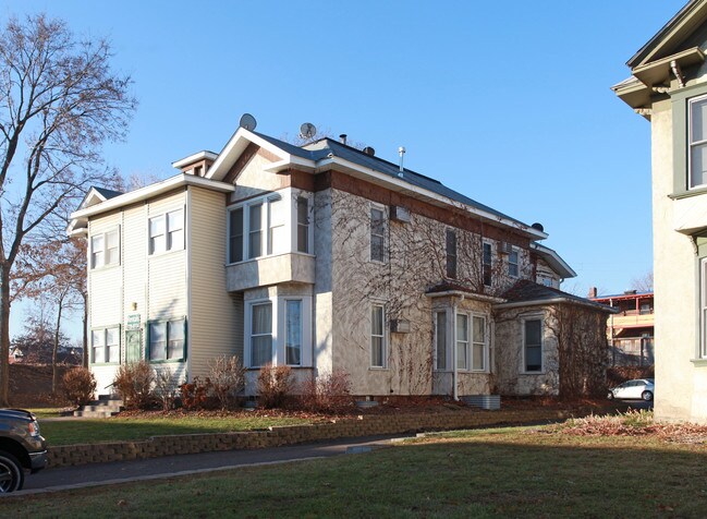 2428-2430 4th Ave S in Minneapolis, MN - Building Photo - Building Photo