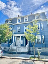 16 Flint St in Somerville, MA - Building Photo - Building Photo