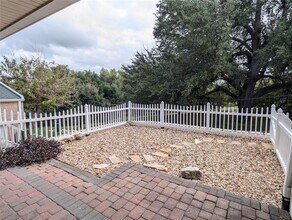 1818 S Lakeshore Blvd in Austin, TX - Foto de edificio - Building Photo