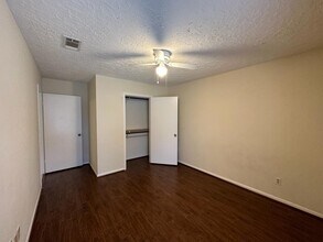 239 Kings Way in Stafford, TX - Building Photo - Building Photo